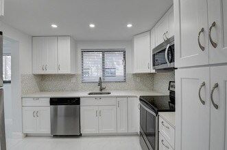 Building Photo - 15090 Ashland Pl