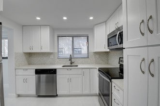 Building Photo - 15090 Ashland Pl