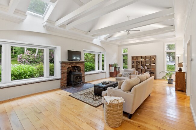 Building Photo - 229 Fairhaven Hill Rd