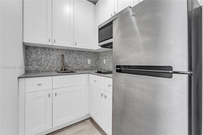 Building Photo - 6647 SW 59th Pl