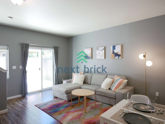 Foto del edificio - Quiet Townhouse 2 Beds 1.5 Bath Available for Rent!