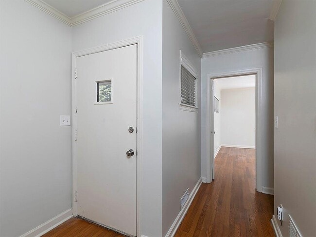 Building Photo - 438 Carriage Dr NE