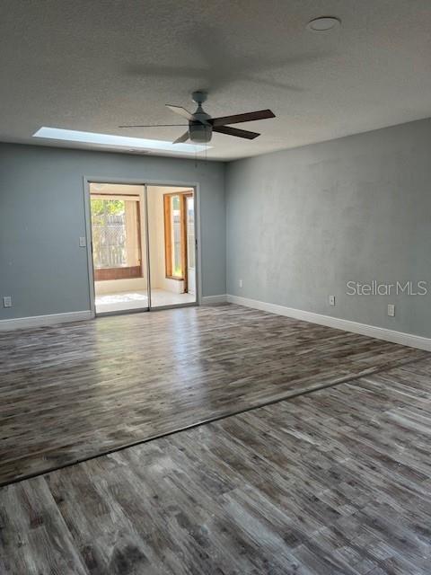 Building Photo - 325 Redwing Way