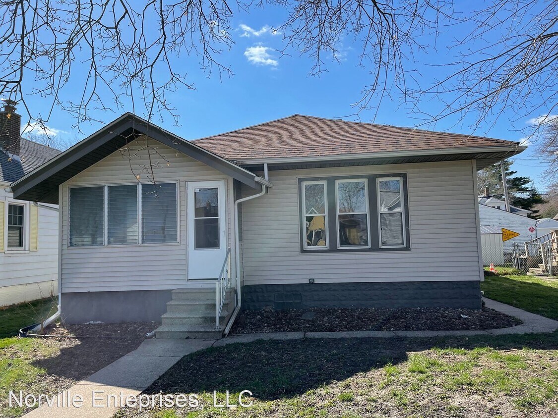 2 br, 1 bath House 158 15th Avenue House Rental in East Moline, IL