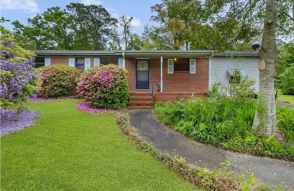 Fornt - 1927 Grimes Ln