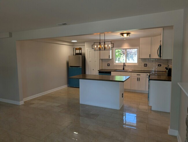 Foto del edificio - 5752 S Madison St