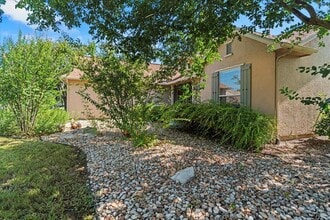 Building Photo - 101 Dandelion Dr