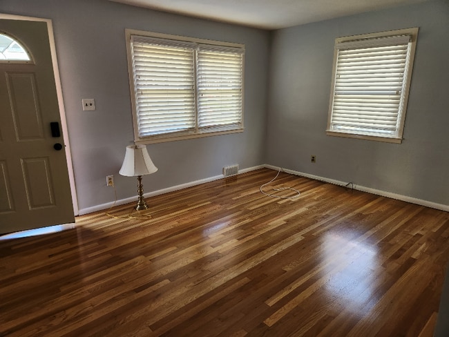 Building Photo - 154 Country Club Rd Building Photo - 154 Country Club Rd