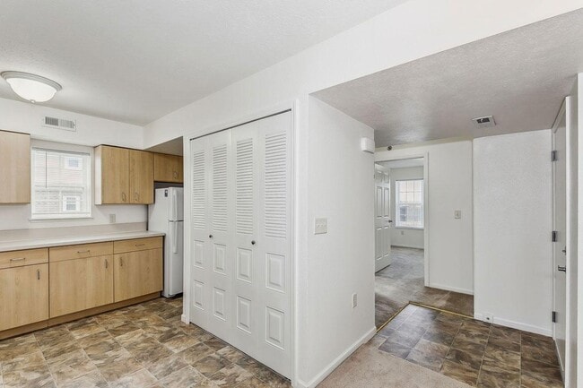 Building Photo - Colonial Pointe at Fairview Apartments