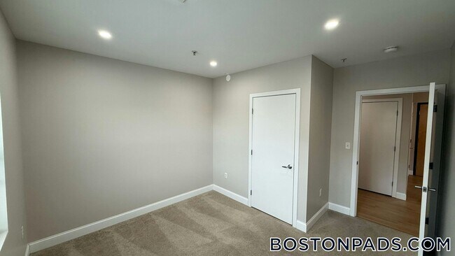 Foto del edificio - 75 S Main St