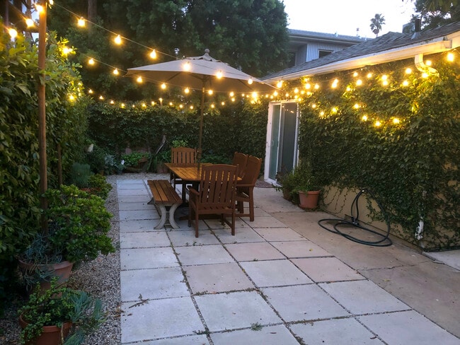 Disfruta del aire libre de día o de noche. - 4360 Stewart Ave