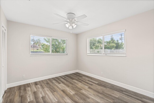 Foto del edificio - 541 NE 44th St