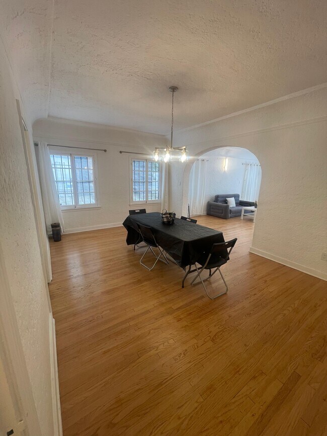 Foto del edificio - 130 N Croft Ave