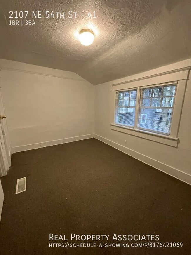 Building Photo - 2107 NE 54th St