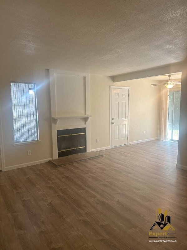 Foto del edificio - 6422 Denton Way
