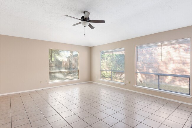 Building Photo - 8915 Beau Monde Dr