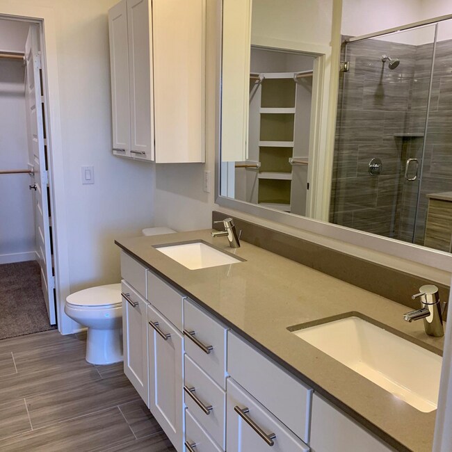 Foto del edificio - 5301 Decker Ln