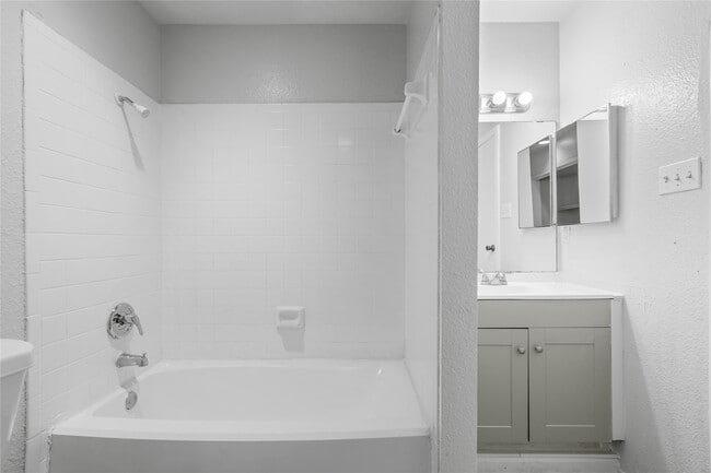 Foto del edificio - 8703 Victorian Village Dr