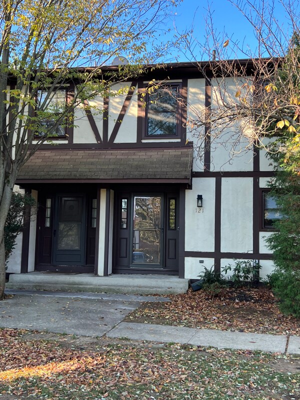 Primary Photo - 121 Buttonwood Dr