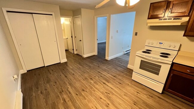 Building Photo - 12 East Side Dr