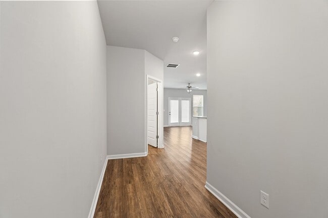 Photo - 3 BEDROOM TOWNHOME IN OAKWOOD!