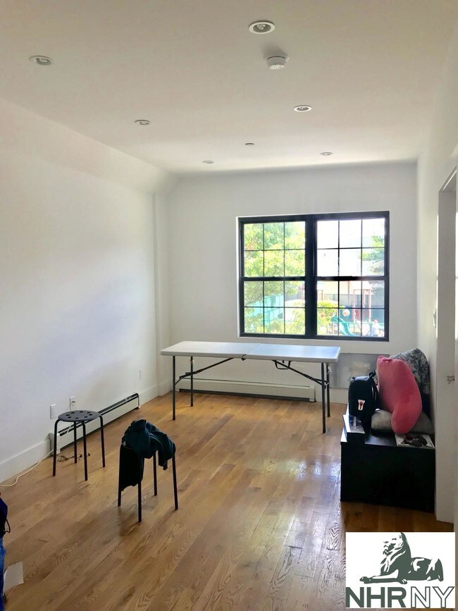 Foto del edificio - 579 Hart Street