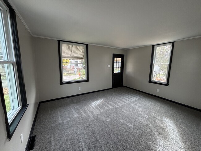 Building Photo - 621 Greenfield Ave SW