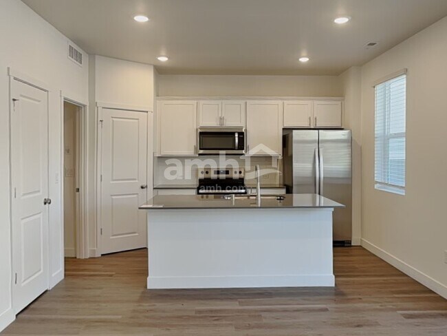 Foto del edificio - 4855 85th Dr NE