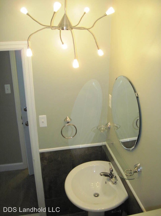 Building Photo - 135 E High St