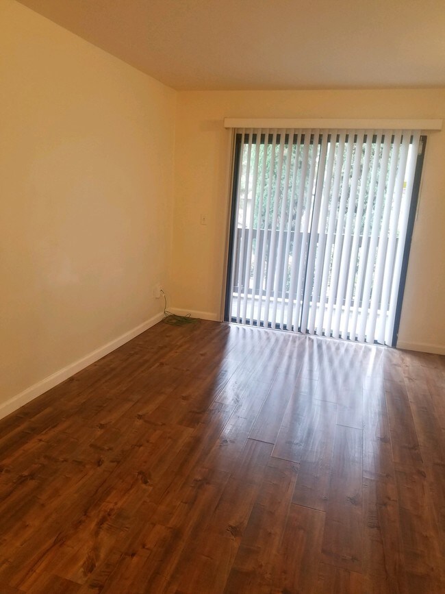 Foto del edificio - 10246 Black Mountain Rd