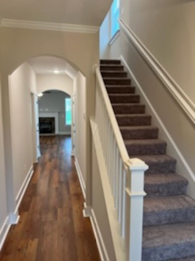 Building Photo - Beautiful and spacious 2 Story in Summerto...