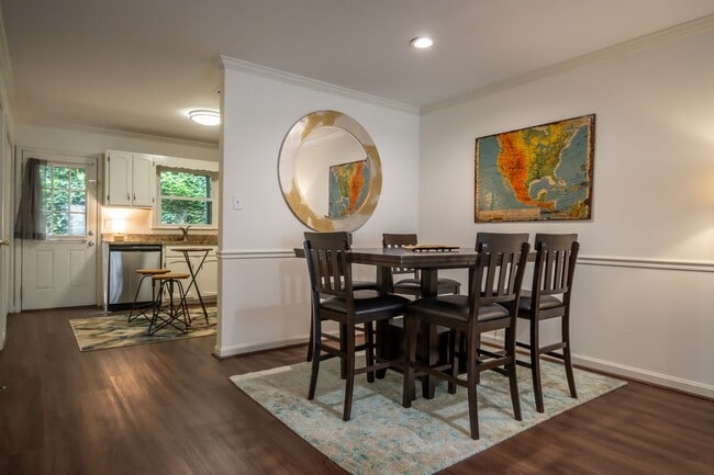 Photo - 210 E Cloverhurst Ave House