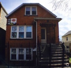 Building Photo - 837 W 33rd Pl