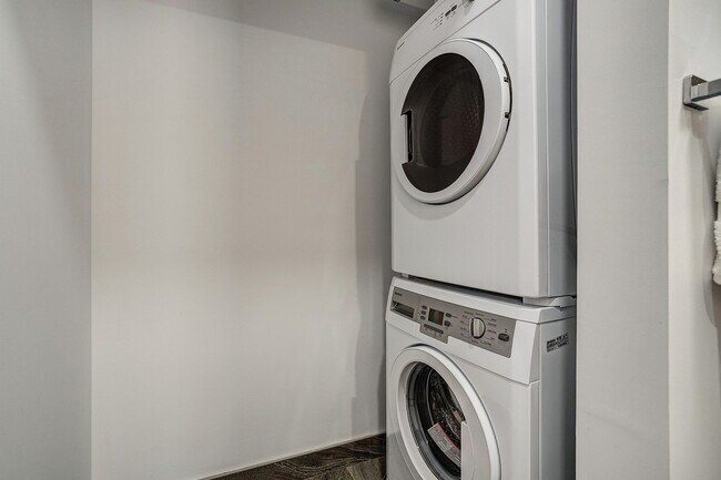 Building Photo - 2100 Rue de Bleury
