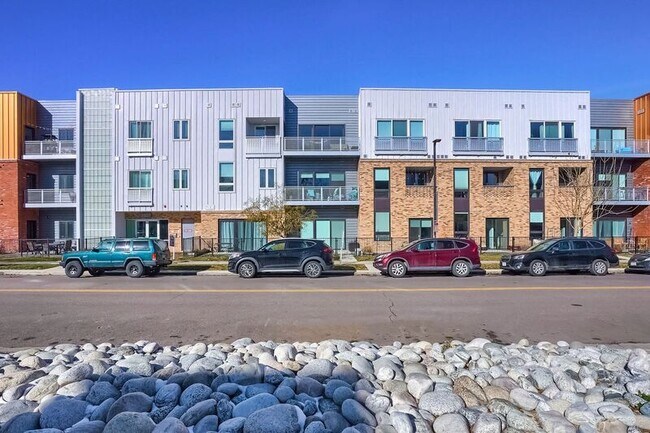 Building Photo - 2525 Arapahoe St