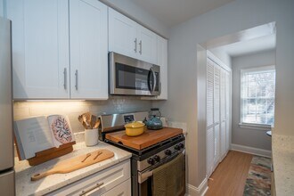 Building Photo - Malvern Manor Apartments
