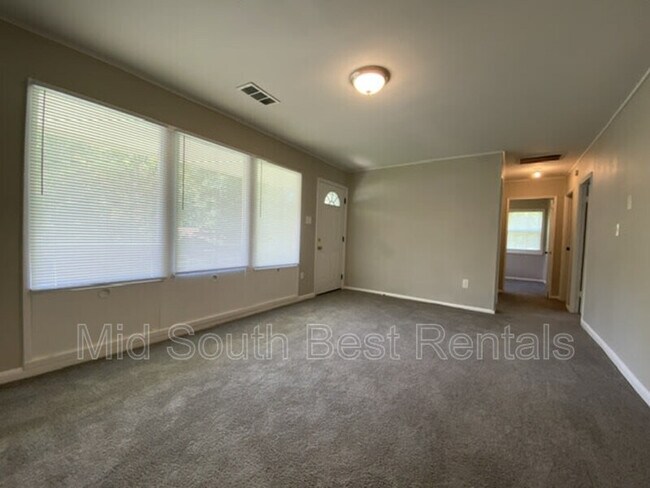 Building Photo - 820 Par Ave