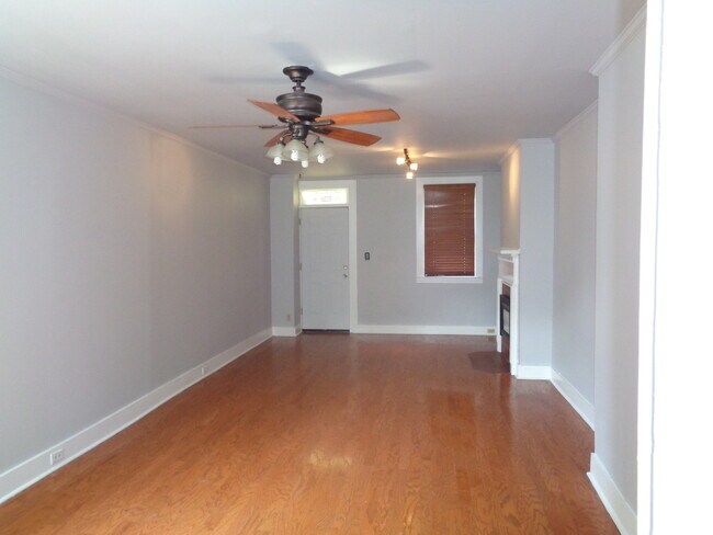 Building Photo - 207 S. Ann St - Huge 3 bed, 2 bath Townhou...