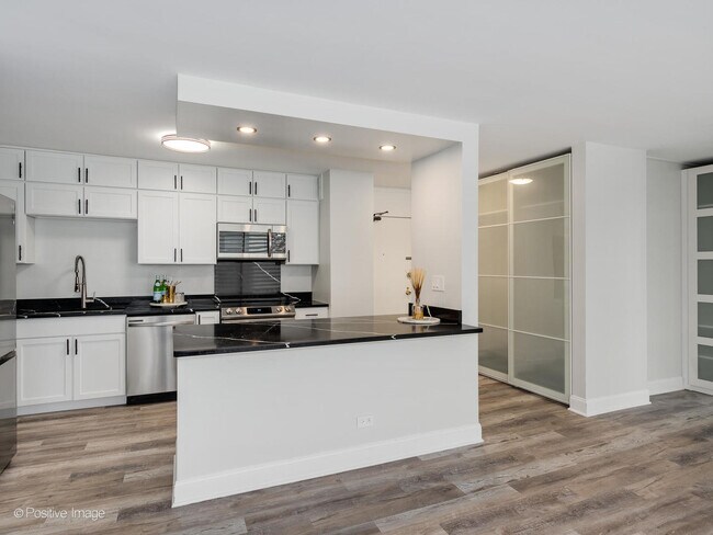 Foto del edificio - 5455 N Sheridan Rd
