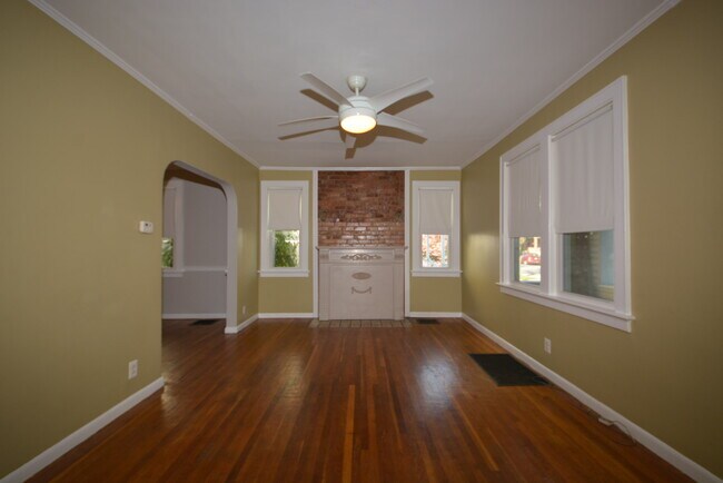 Building Photo - 745 E Epworth Ave