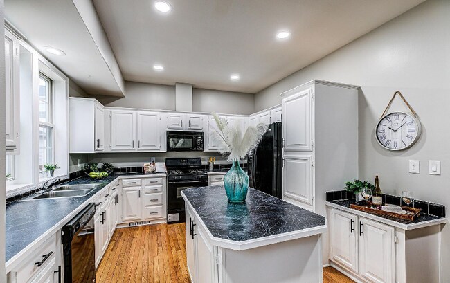 Building Photo - 7109 Stone Throw Way