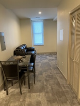 Building Photo - 1417 W9th St