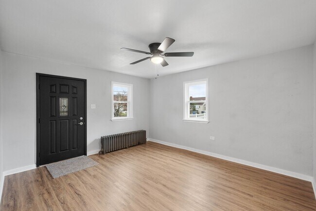 Building Photo - SENSATIONAL 4 BED, 2 BATH HOME AVAILABLE N...