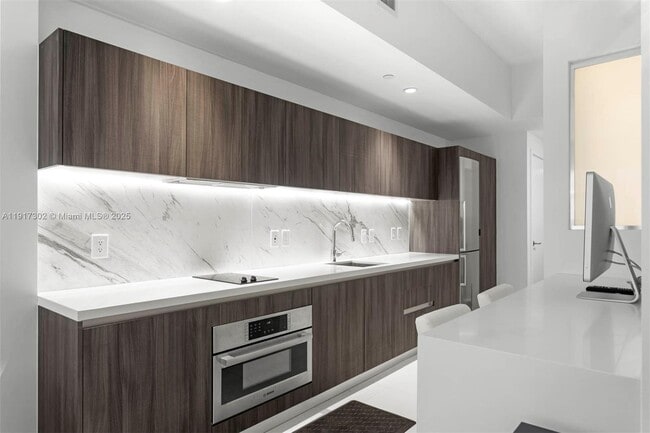 Building Photo - 851 NE 1st Ave