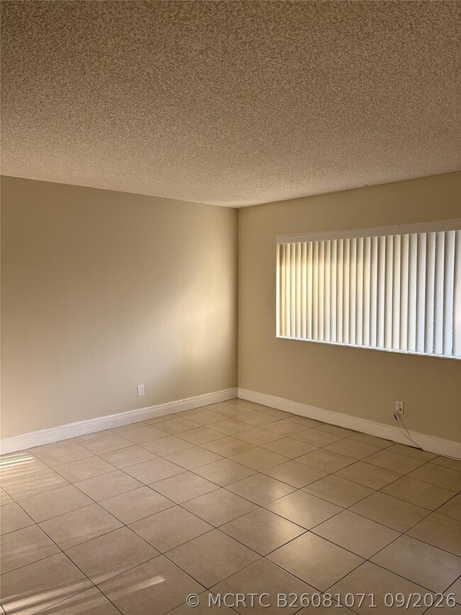 Building Photo - 1835 Meadows Cir