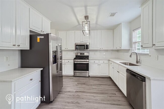 Foto del edificio - 5799 Village Loop