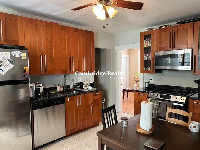 Foto del edificio - 281 Cardinal Medeiros Ave