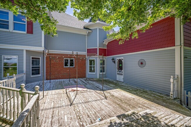 Building Photo - 45W235 Hillview Ln