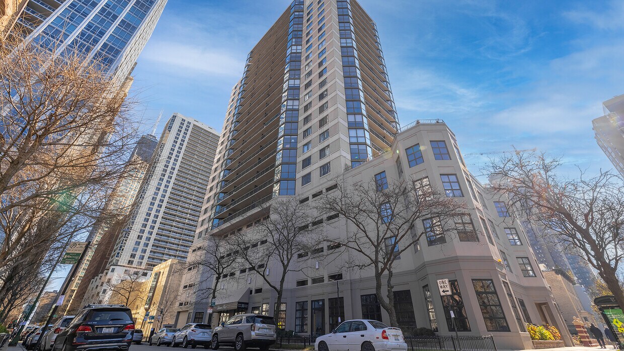 Primary Photo - 33 W Delaware Pl