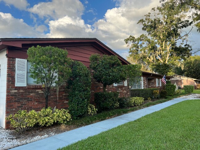Building Photo - 615 W Pipkin Rd